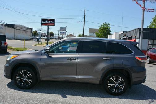 Gray 2016 Toyota Highlander XLE