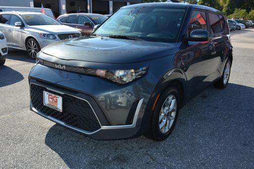 Gray 2024 Kia Soul LX