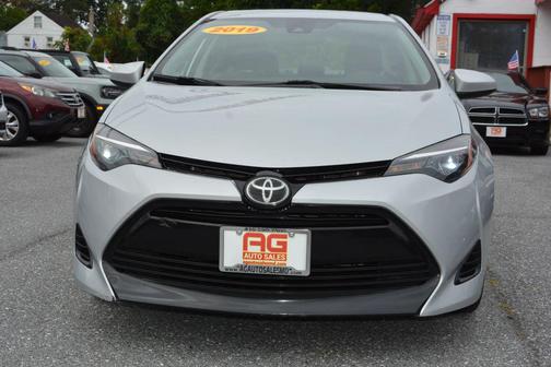 Classic Silver Metallic 2019 Toyota Corolla LE
