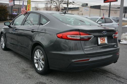 2020 Ford Fusion SE