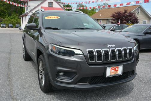 Gray 2019 Jeep Cherokee Latitude Plus