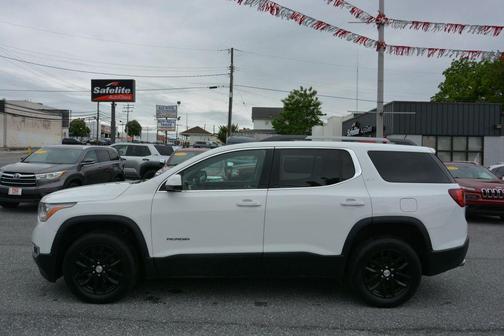 White 2019 GMC Acadia SLT-1