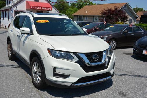 White 2018 Nissan Rogue SV
