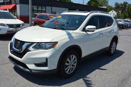 White 2018 Nissan Rogue SV