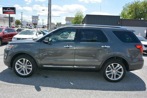 Gray 2017 Ford Explorer sport