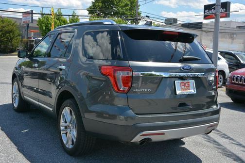 Gray 2017 Ford Explorer sport