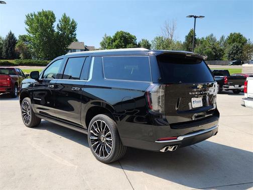 2025 Chevrolet Suburban 4WD High Country