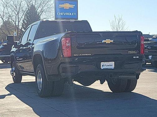 Mosaic Black Metallic 2023 Chevrolet Silverado 3500 High Country