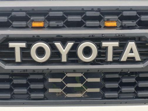 Super White 2019 Toyota Tacoma SR