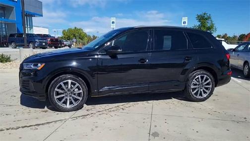 2023 Audi Q7 45 Premium Plus