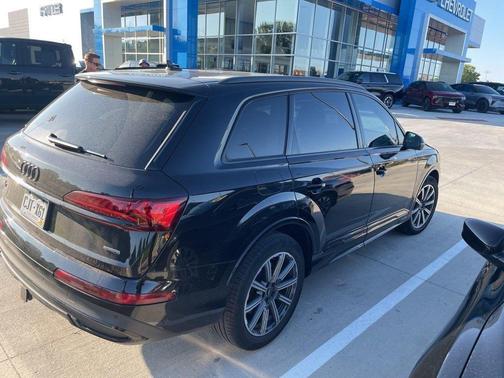 2023 Audi Q7 45 Premium Plus