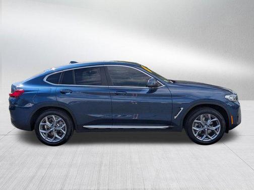 2025 BMW X4 xDrive30i