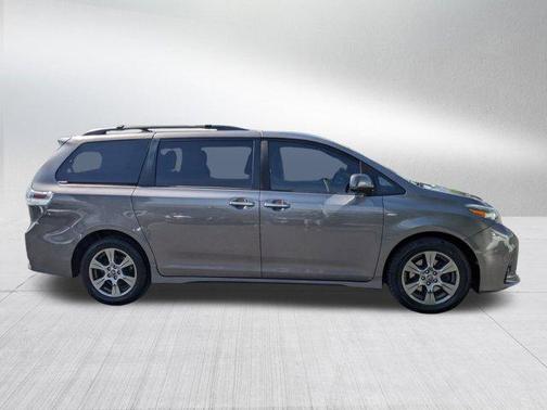 2019 Toyota Sienna SE