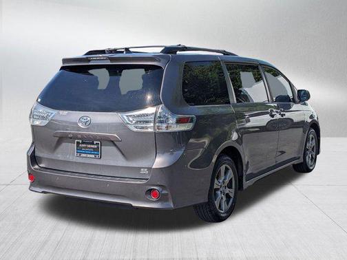 2019 Toyota Sienna SE