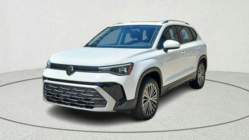 Pure White 2025 Volkswagen Taos 1.5T SE