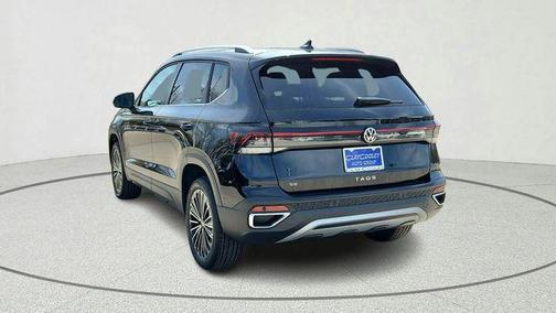 Deep Black Pearl 2025 Volkswagen Taos 1.5T SE