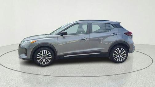Gun Metallic 2024 Nissan Kicks SR