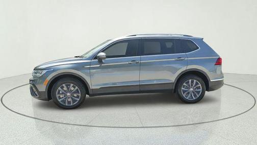Platinum Gray Metallic 2023 Volkswagen Tiguan 2.0T SE