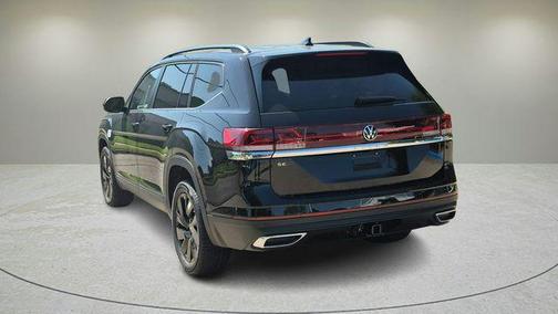 deep black pearl 2026 Volkswagen Atlas 2.0T SE w/Technology