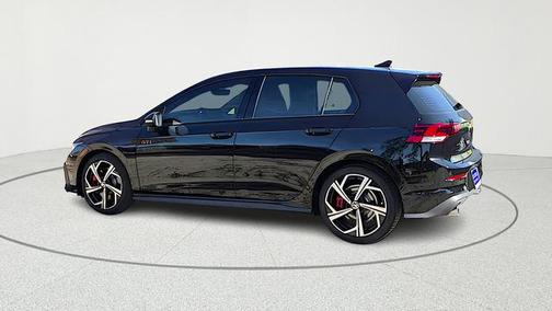 Mythos Black Metallic 2026 Volkswagen Golf GTI 2.0T SE DSG
