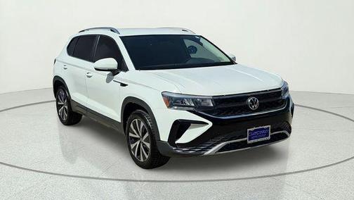 Pure White 2022 Volkswagen Taos 1.5T SE