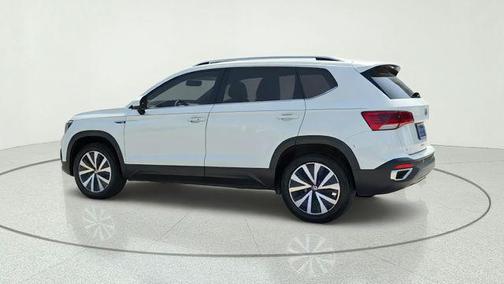Pure White 2022 Volkswagen Taos 1.5T SE