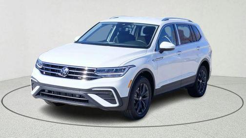Pure White 2024 Volkswagen Tiguan 2.0T SE