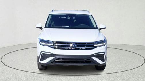 Pure White 2024 Volkswagen Tiguan 2.0T SE
