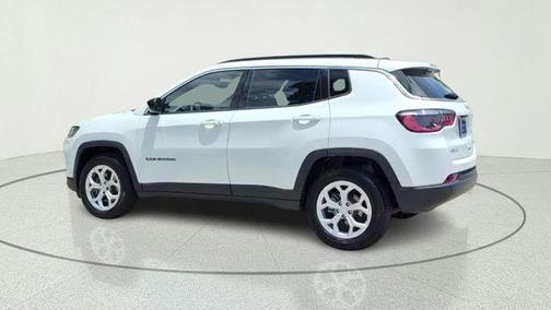 Bright White Clearcoat 2024 Jeep Compass Latitude