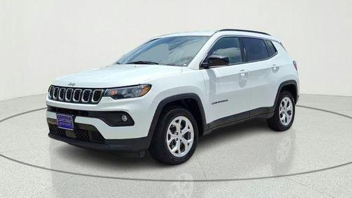 Bright White Clearcoat 2024 Jeep Compass Latitude
