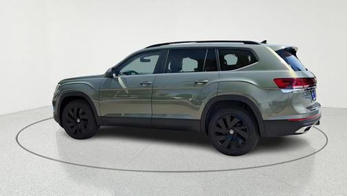 avocado green pearl 2026 Volkswagen Atlas 2.0T SE w/Technology