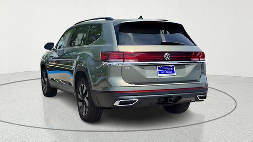 avocado green pearl 2026 Volkswagen Atlas 2.0T SE w/Technology