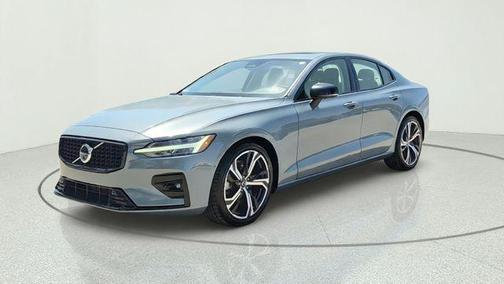 Gray 2024 Volvo S60 B5 Plus Dark Theme
