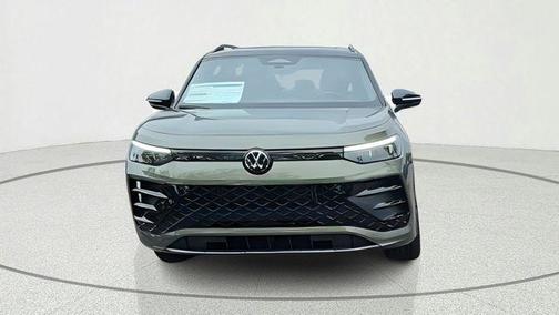 Avocado Green w/Deep Black Roof 2026 Volkswagen Tiguan 2.0T SE R-Line Black