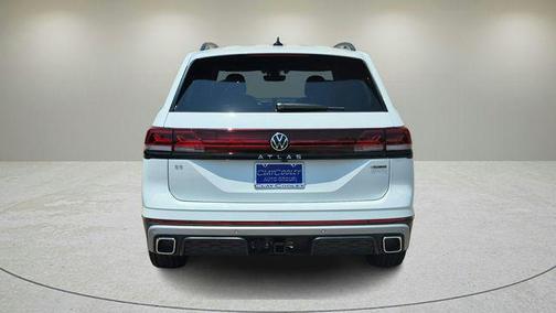 Pure White 2025 Volkswagen Atlas 2.0T Peak Edition