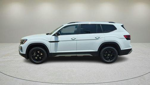 Pure White 2025 Volkswagen Atlas 2.0T Peak Edition