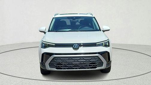 Pure White 2025 Volkswagen Taos 1.5T SE