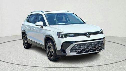 Pure White 2025 Volkswagen Taos 1.5T SE