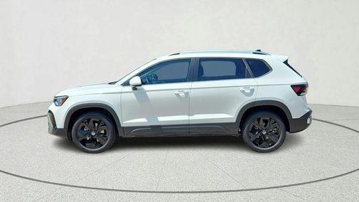 Pure White 2025 Volkswagen Taos 1.5T SE