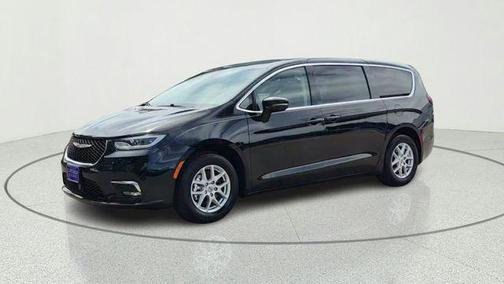Diamond Black Crystal Pearlcoat 2024 Chrysler Pacifica Touring L