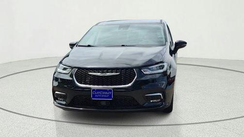 Diamond Black Crystal Pearlcoat 2024 Chrysler Pacifica Touring L