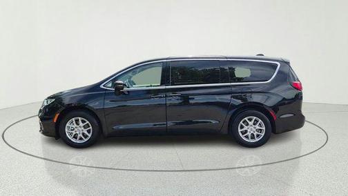 Diamond Black Crystal Pearlcoat 2024 Chrysler Pacifica Touring L