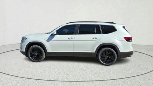 Opal White Pearl 2026 Volkswagen Atlas 2.0T SE w/Technology