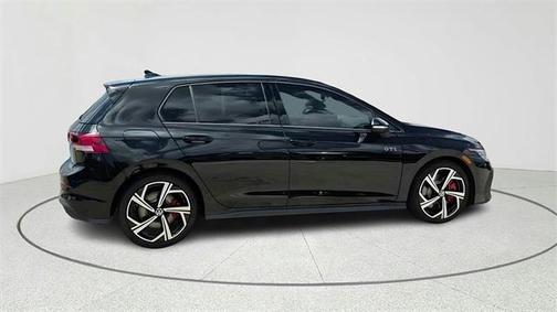 2025 Volkswagen Golf GTI 2.0T SE DSG