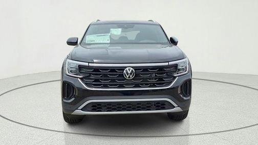 Deep Black Pearl 2026 Volkswagen Atlas Cross Sport 2.0T SE w/Technology