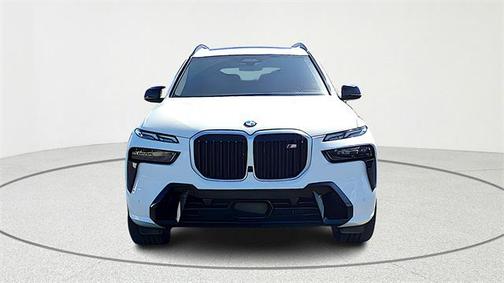2023 BMW X7 M60i