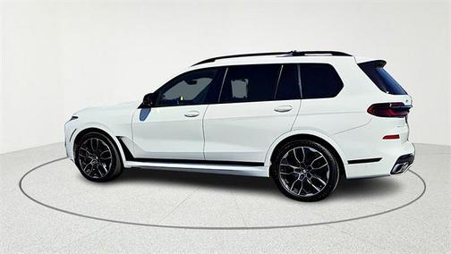 2023 BMW X7 M60i