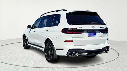 2023 BMW X7 M60i
