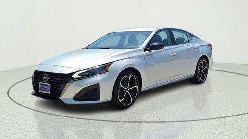 Brilliant Silver Metallic 2024 Nissan Altima SR FWD