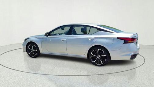 Brilliant Silver Metallic 2024 Nissan Altima SR FWD